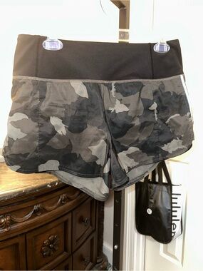 Athleta Black & Gray Camo Athletic Shorts size small with reflectors